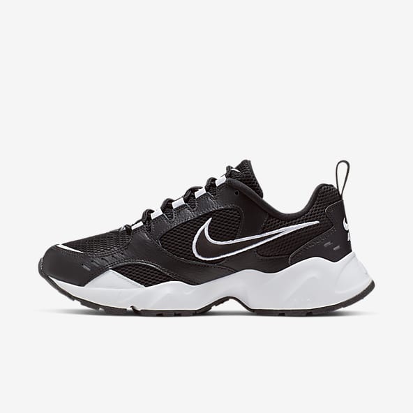 ナイキNIKE ライズ　 厚底　スニーカー エアー　黒 ブラック/ホワイト NIKE ナイキ（NIKE）（レディース）ランニングシューズ フリー